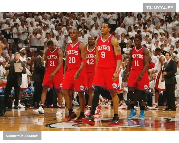 球队更衣室氛围建设分析 老将经验对年轻阵容影响